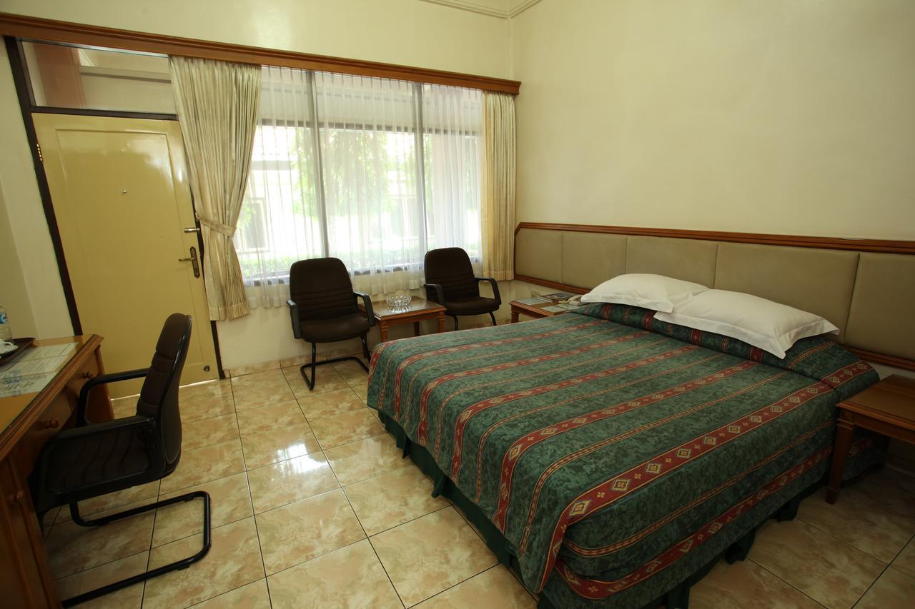 Langensari Hotel Cirebon Exterior foto