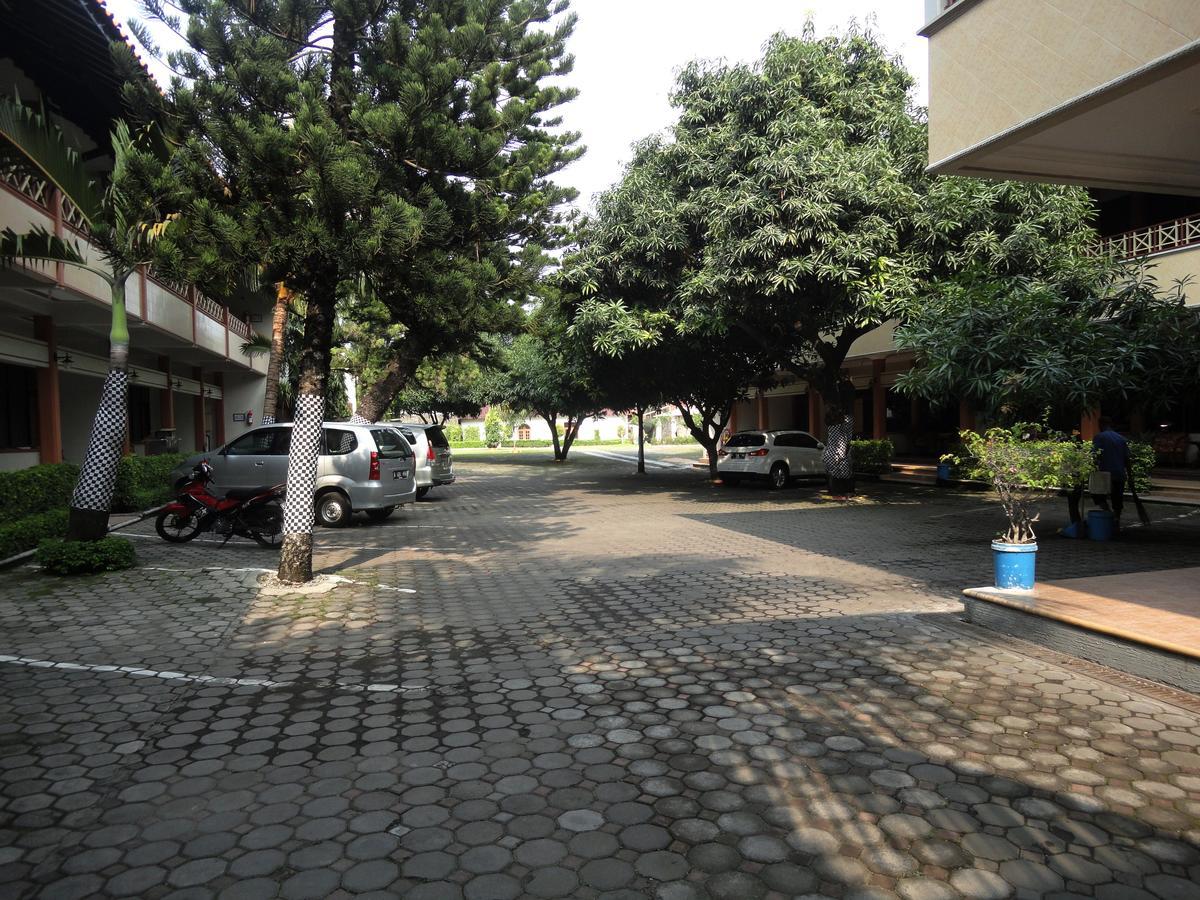 Langensari Hotel Cirebon Exterior foto