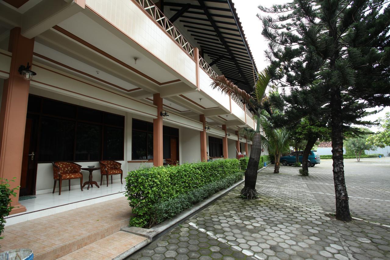 Langensari Hotel Cirebon Exterior foto